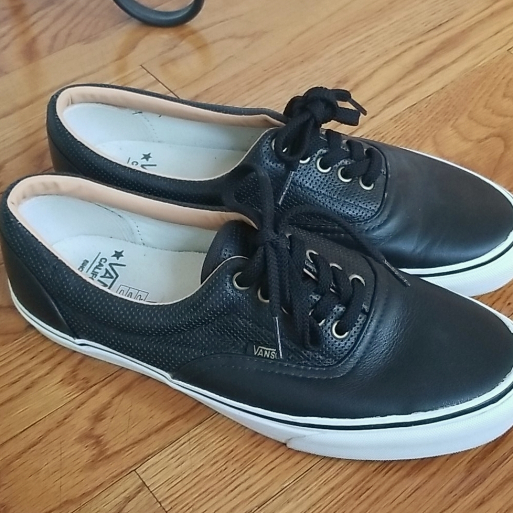 Like New! Van's California Collection
